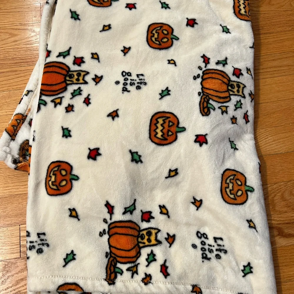 LIFE IS GOOD BERKSHIRE Halloween Soft Plush Throw Blanket 50x70 NWOT